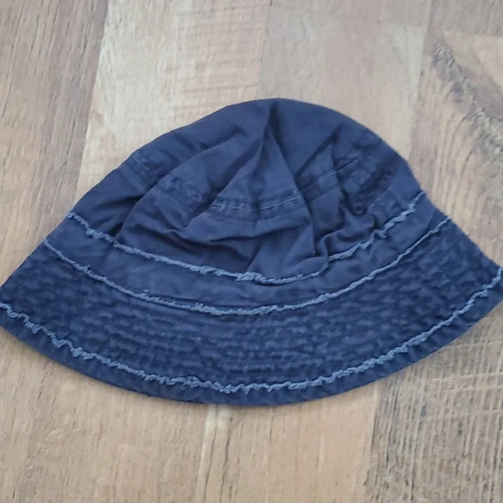 Amy Coe navy white